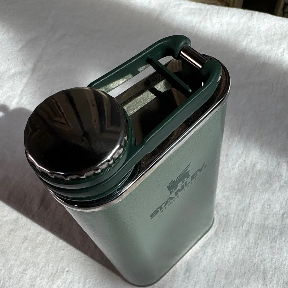 Stanley Classic Green Flask - Picture 4 of 13